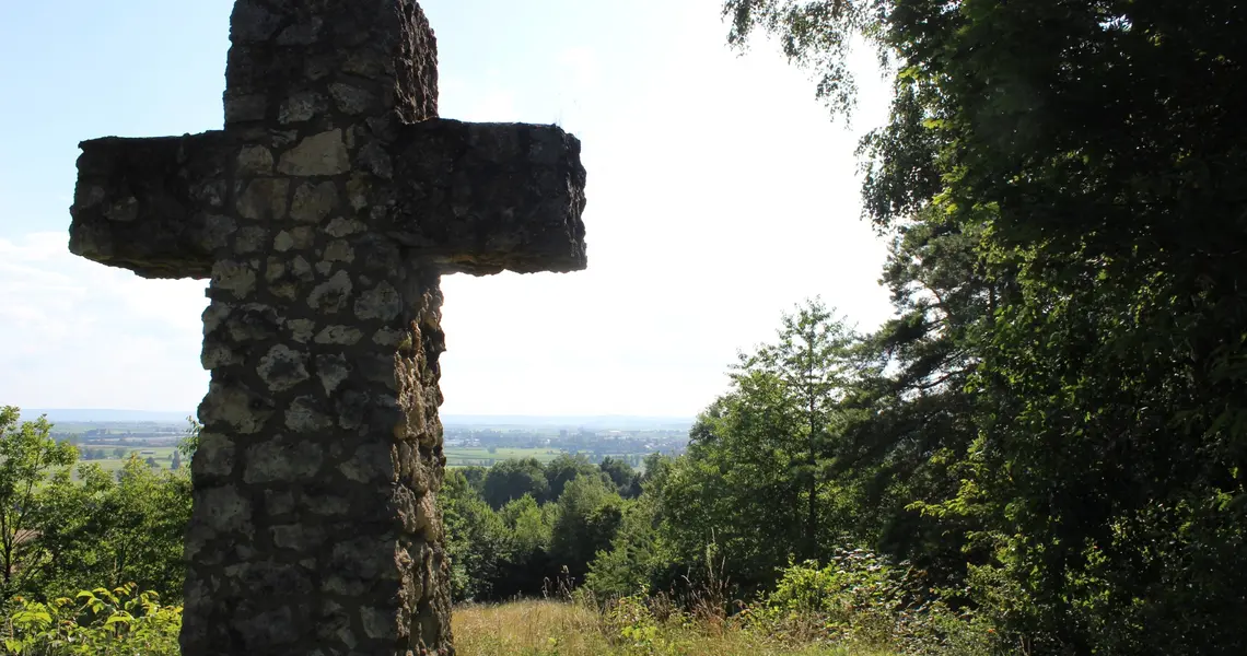 Steinkreuz mit Ausblick