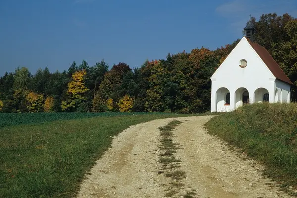 Der Wanderweg zur Antoniuskapelle in Belzheim.