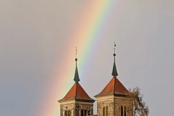 Klosterkirche Auhausen unterm Regenbogen
